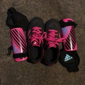 Kids soccer cleats/shin guards set
